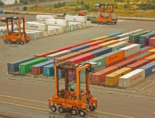 Container carrier. Source: https://commons.wikimedia.org/wiki/File:Portalhubwagen.jpg