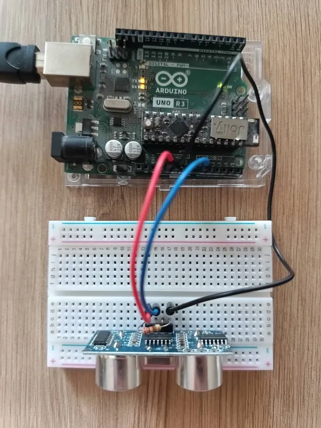Przykładowe podłączenie czujnika do Arduino UNO. Widok z góry